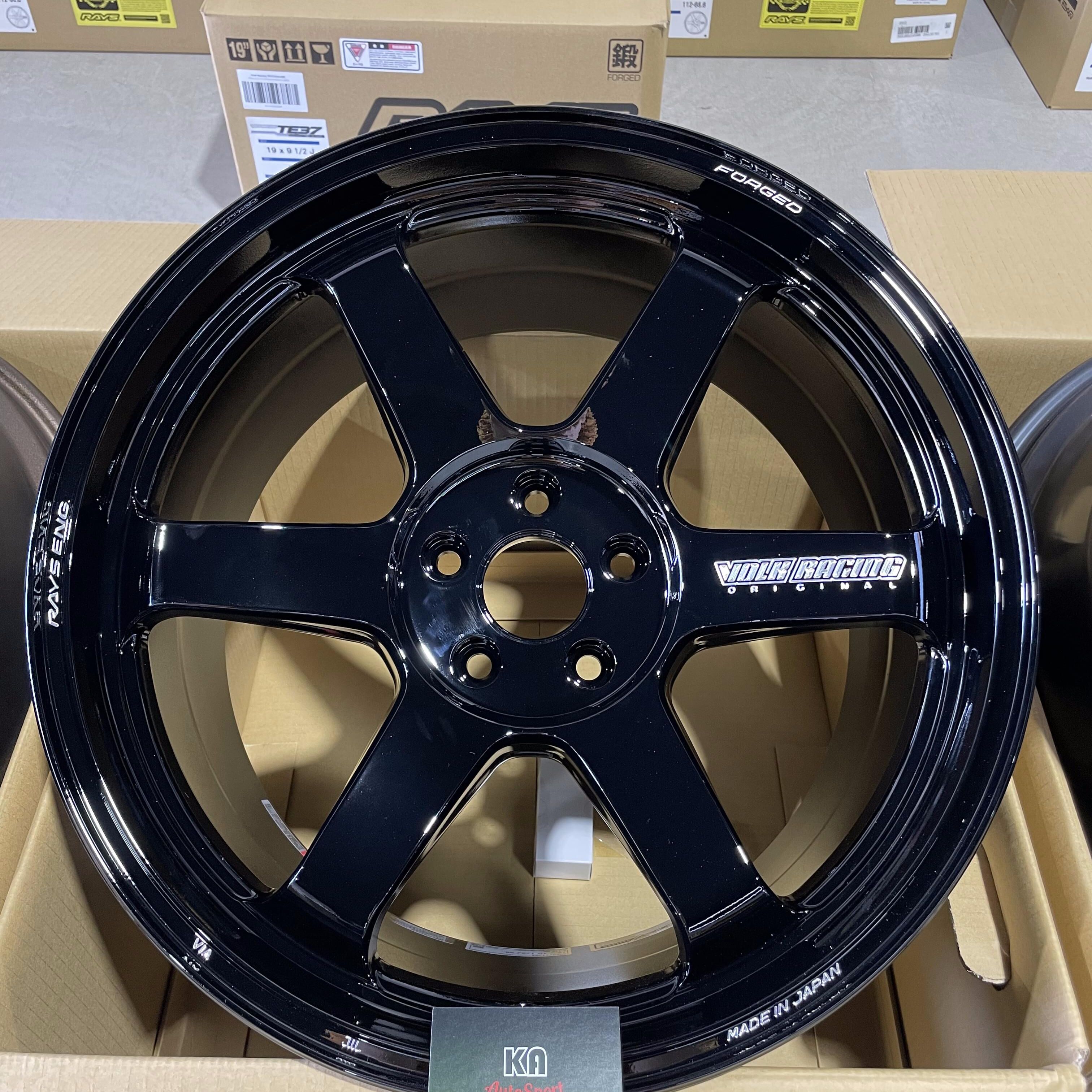 TE37 Ultra M-Spec Gloss Black