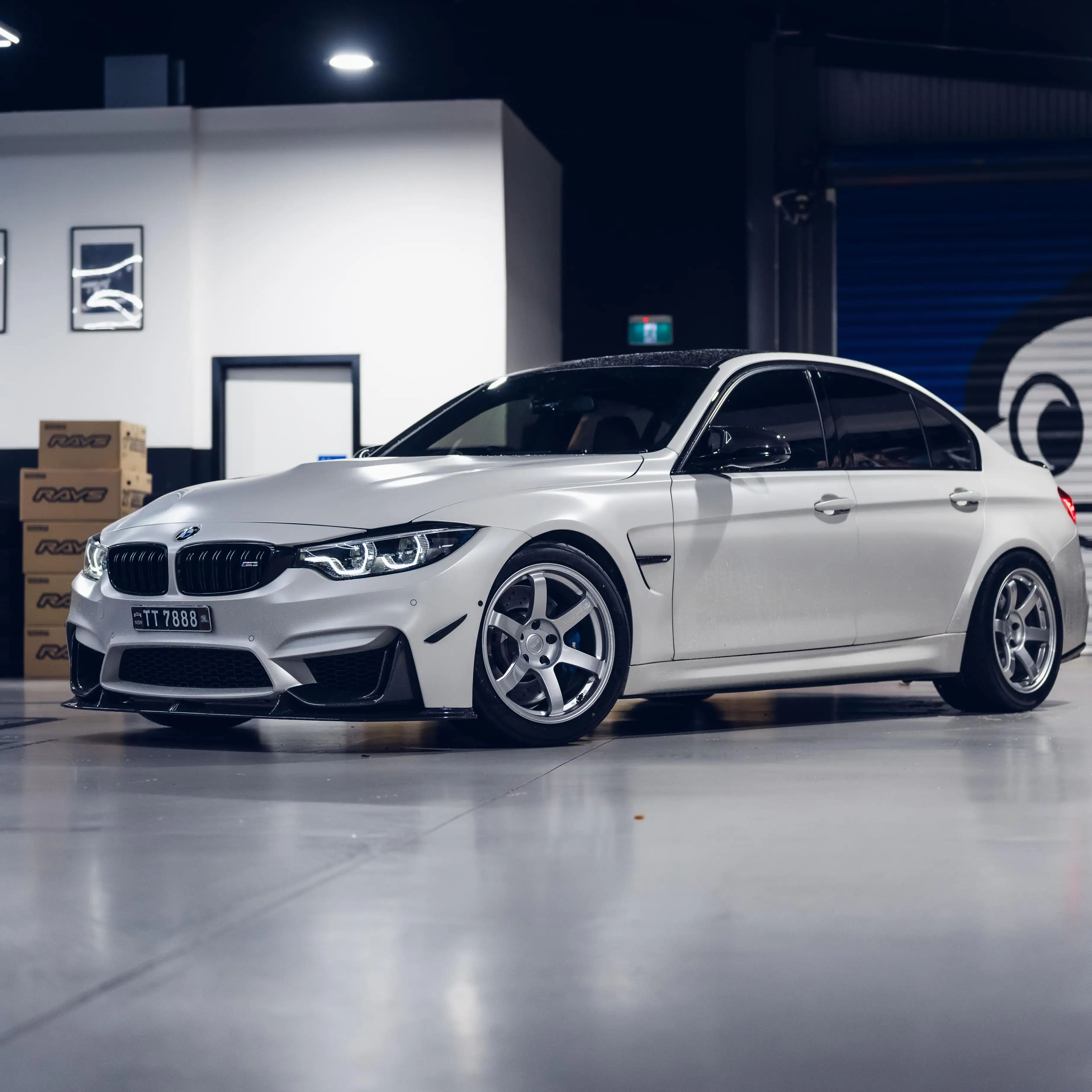 Close up of Diamond Silver RAYS TE37 Saga S-Plus spokes safely clearing the factory M brakes on a white BMW F80 M3