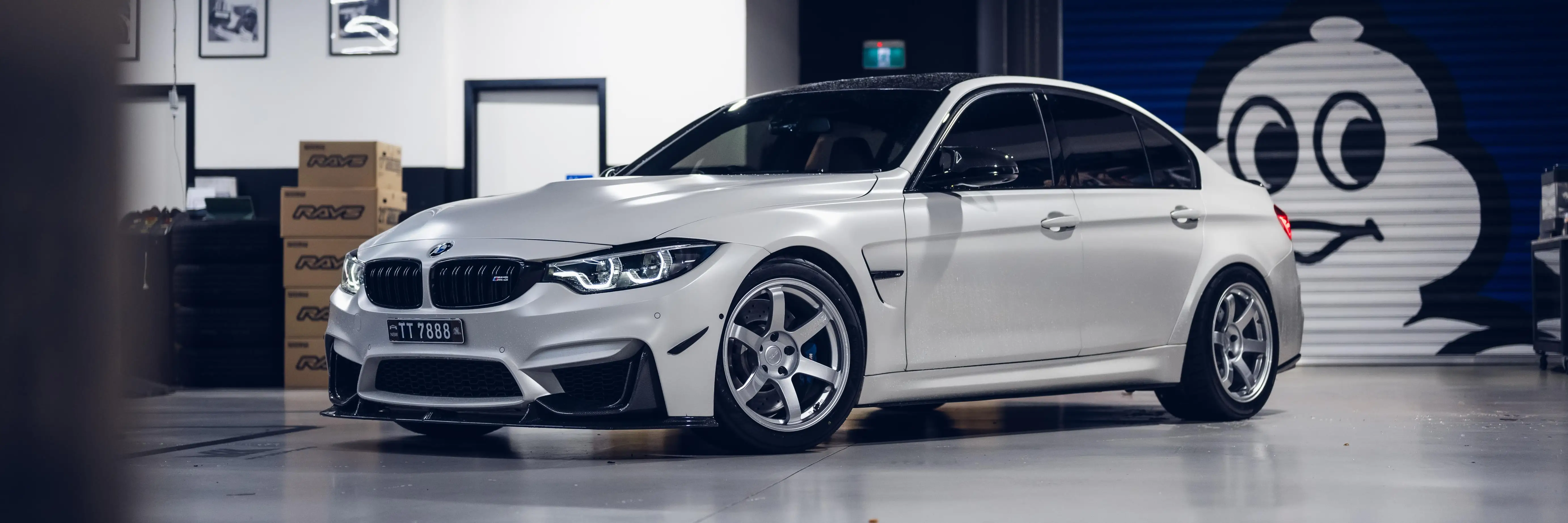 Close up of Diamond Silver RAYS TE37 Saga S-Plus spokes safely clearing the factory M brakes on a white BMW F80 M3