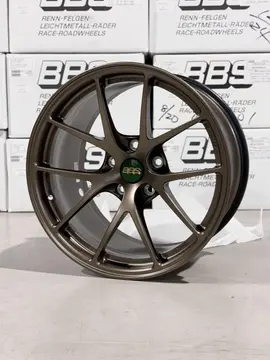 Center bore close up showing the authentic BBS center cap contrasting against the Matte Bronze RIA face