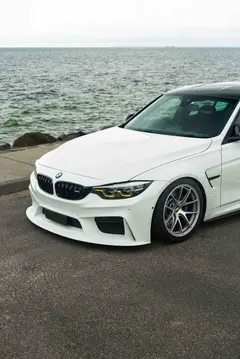 Close up of the split five spoke design on a Diamond Silver BBS RI-A clearing M3 brakes
