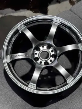 Close up of the central hub area featuring the counterbore lug holes and machined detailing on a 57DR Grace Silver wheel