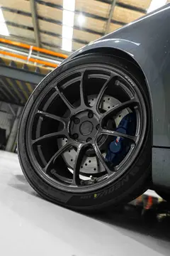 Deep concave profile on rear 19-inch RAYS ZE40 Diamond Dark Gunmetal wheel fitted to BMW F87 M2