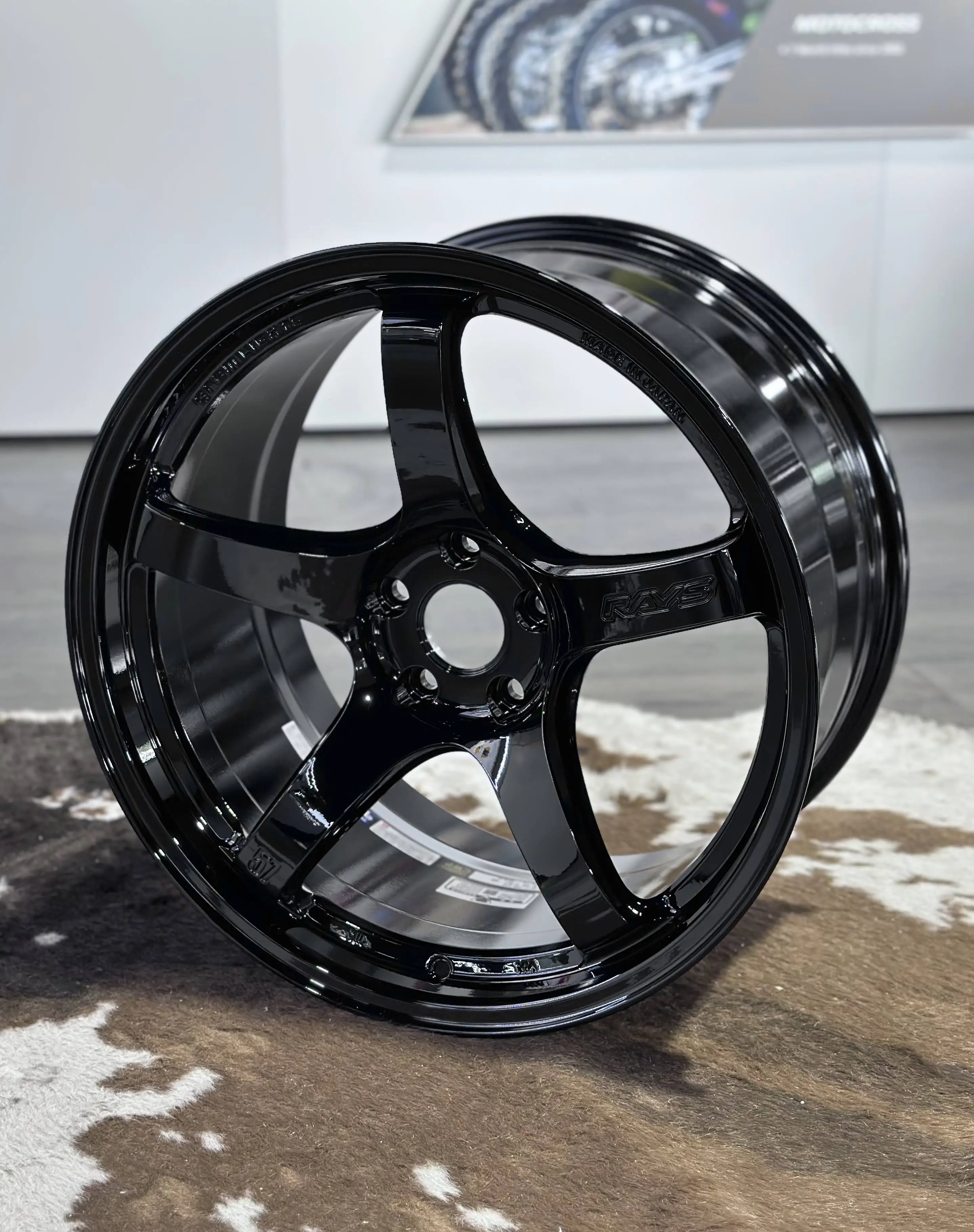 side profile of rays gramlight 57dr in black for 5x112 chassis