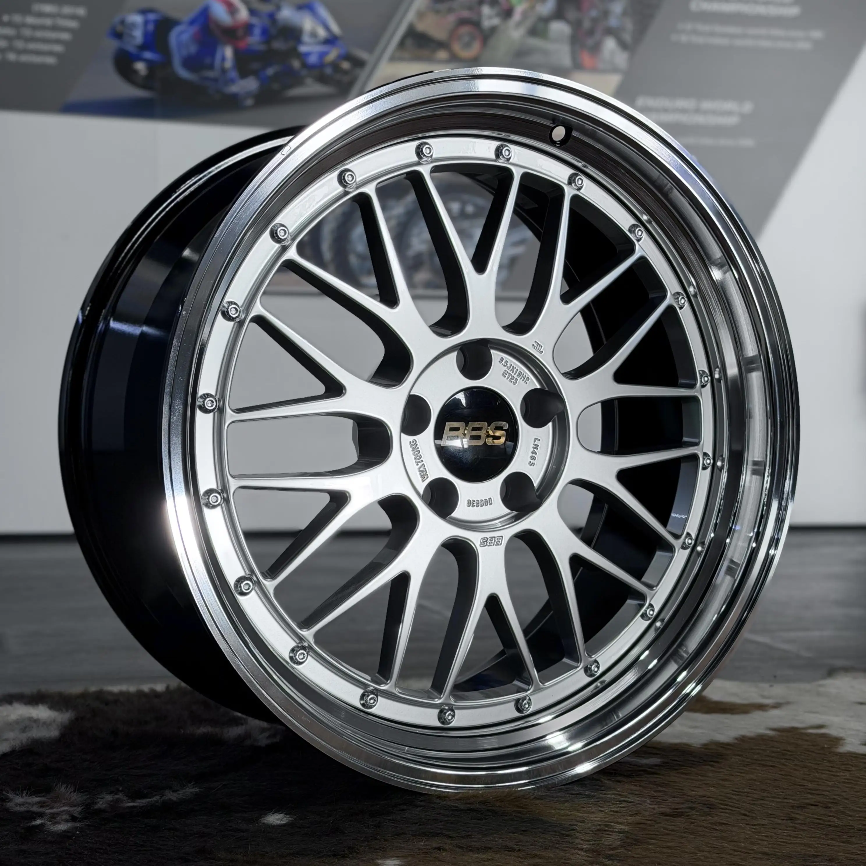 Premium center bore detail featuring the authentic 3D gold logo BBS center cap on a DS BKBD modular wheel