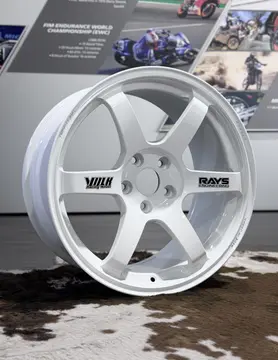 Laser engraved logo detailing on the outer rim lip of a white 18 inch TE37 Saga SL wheel