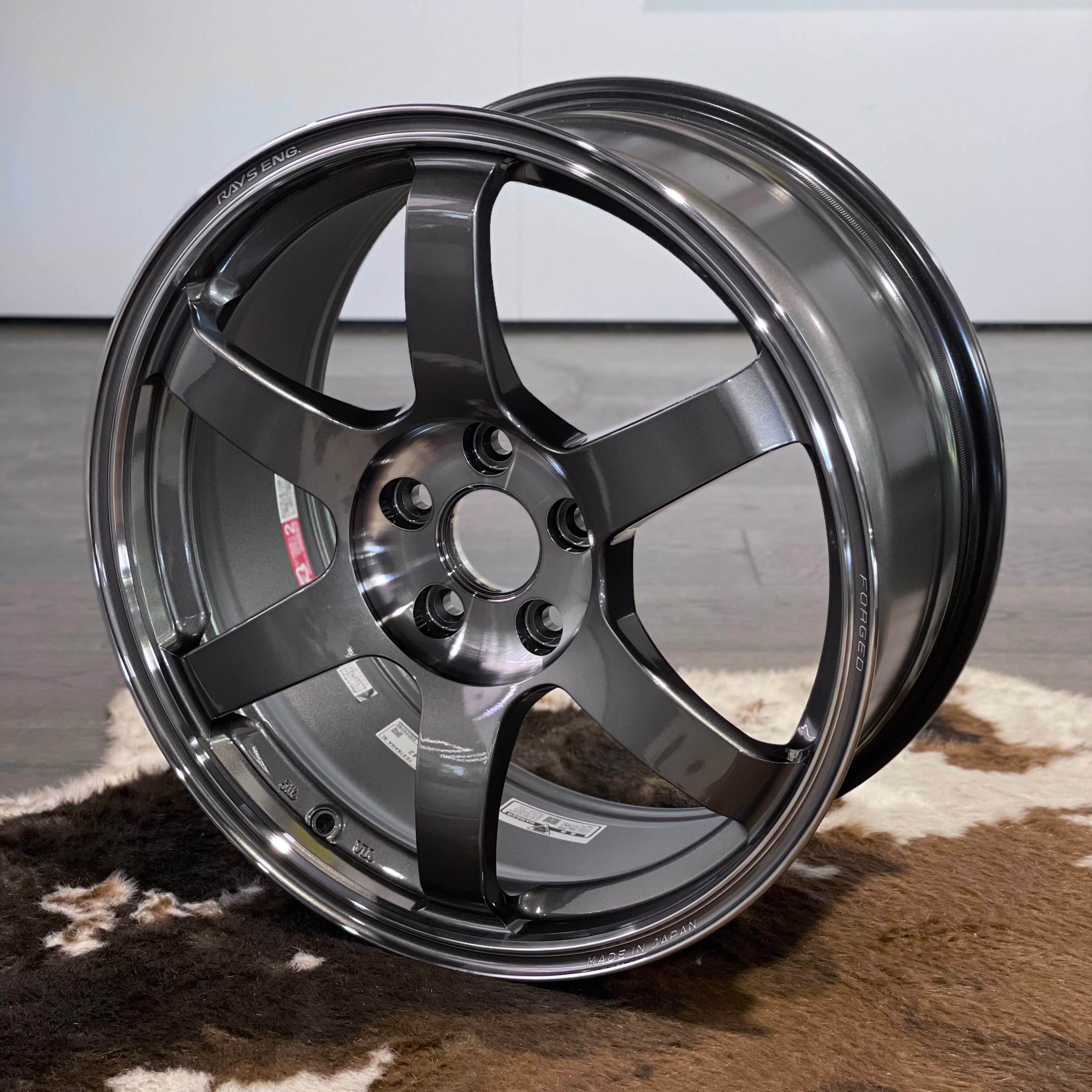 rayste37sagaslpressedgraphitepgface3 2