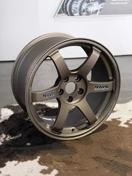 Detailed shot of the knurled tire bead finish on the barrel of a Matte Gun Bronze 18 inch TE37 Saga SL