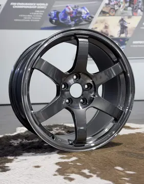 Detailed shot of the knurled tire bead finish on the barrel of an 18 inch Pressed Graphite TE37 Saga SL wheel