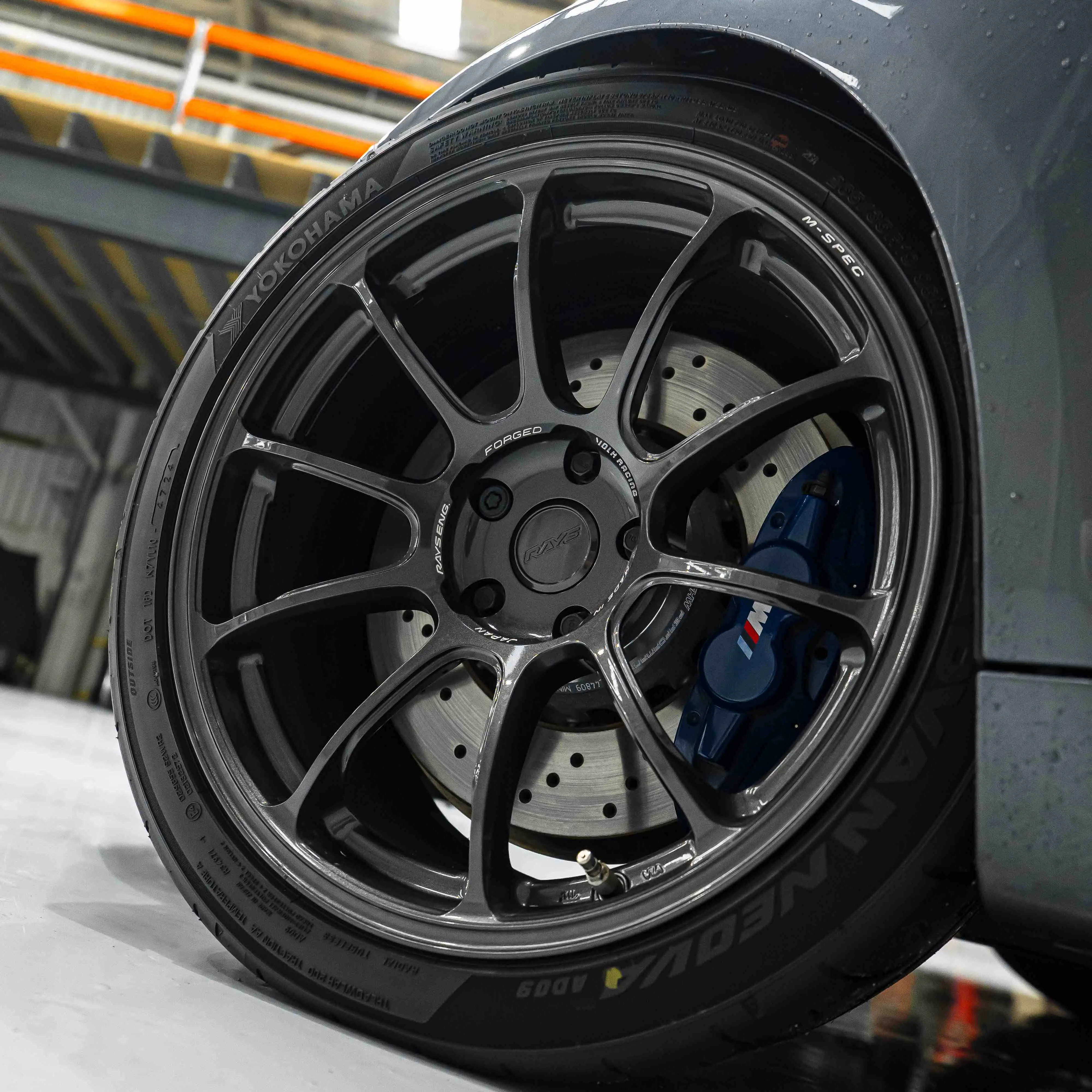 Deep concave profile on rear 19-inch RAYS ZE40 Diamond Dark Gunmetal wheel fitted to BMW F87 M2