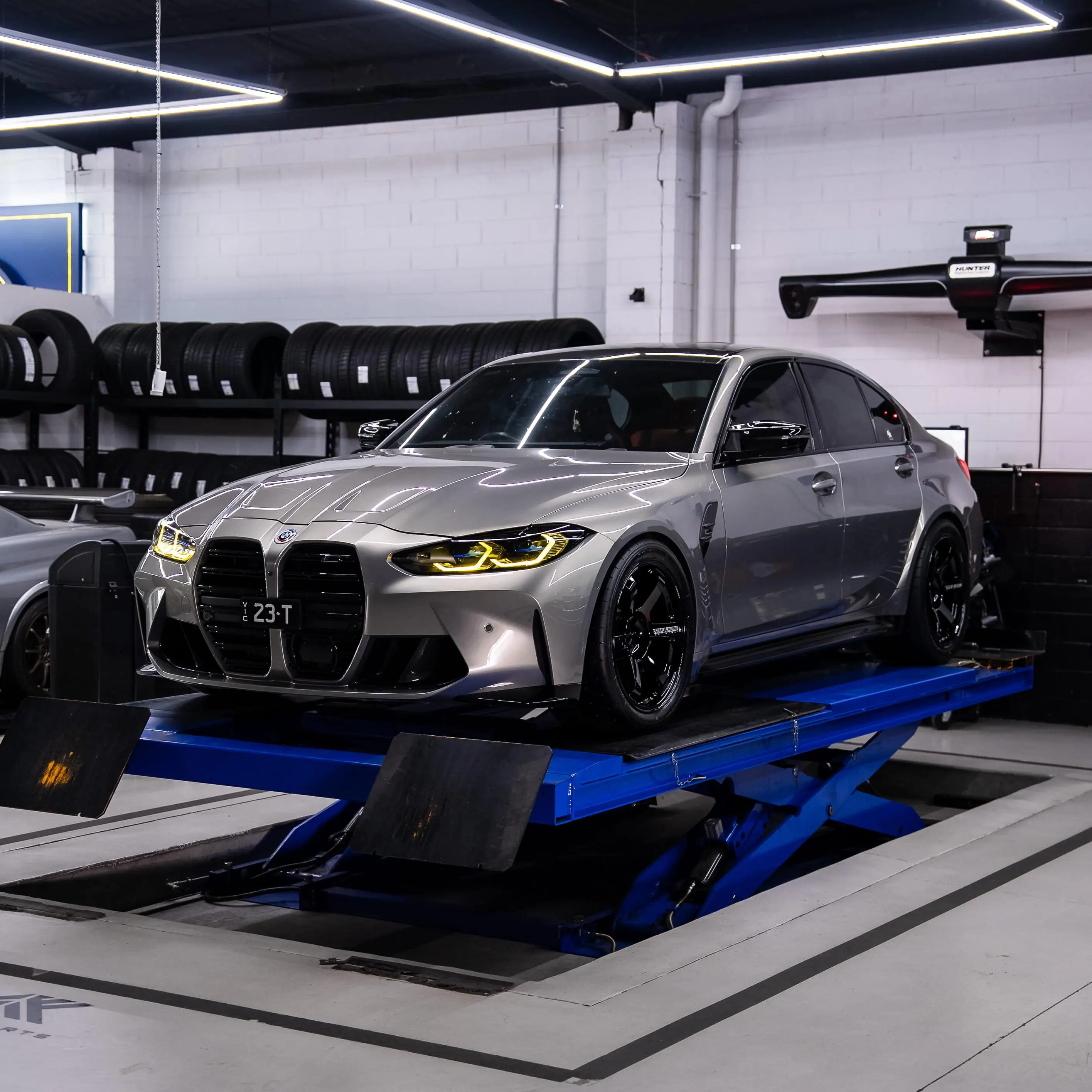 Detailed view of the aggressive Face 4 concavity on a rear gloss black TE37 wheel for a BMW G80 M3
