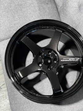Low angle dynamic angle presenting the rigid lightweight barrel clearance and raw racing performance look of a GT Beyond