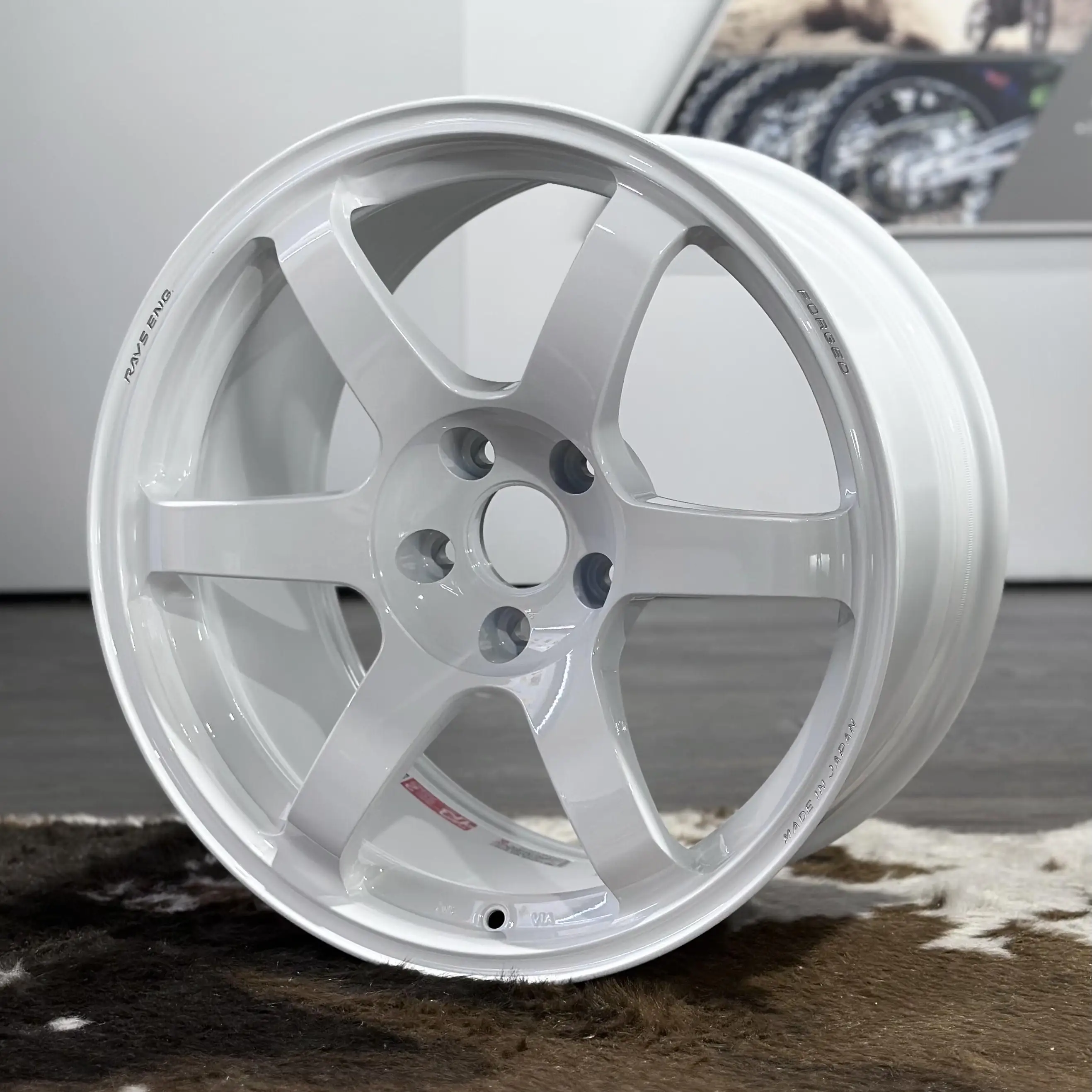 front face of rays te37 saga sl with deep concave in white finish