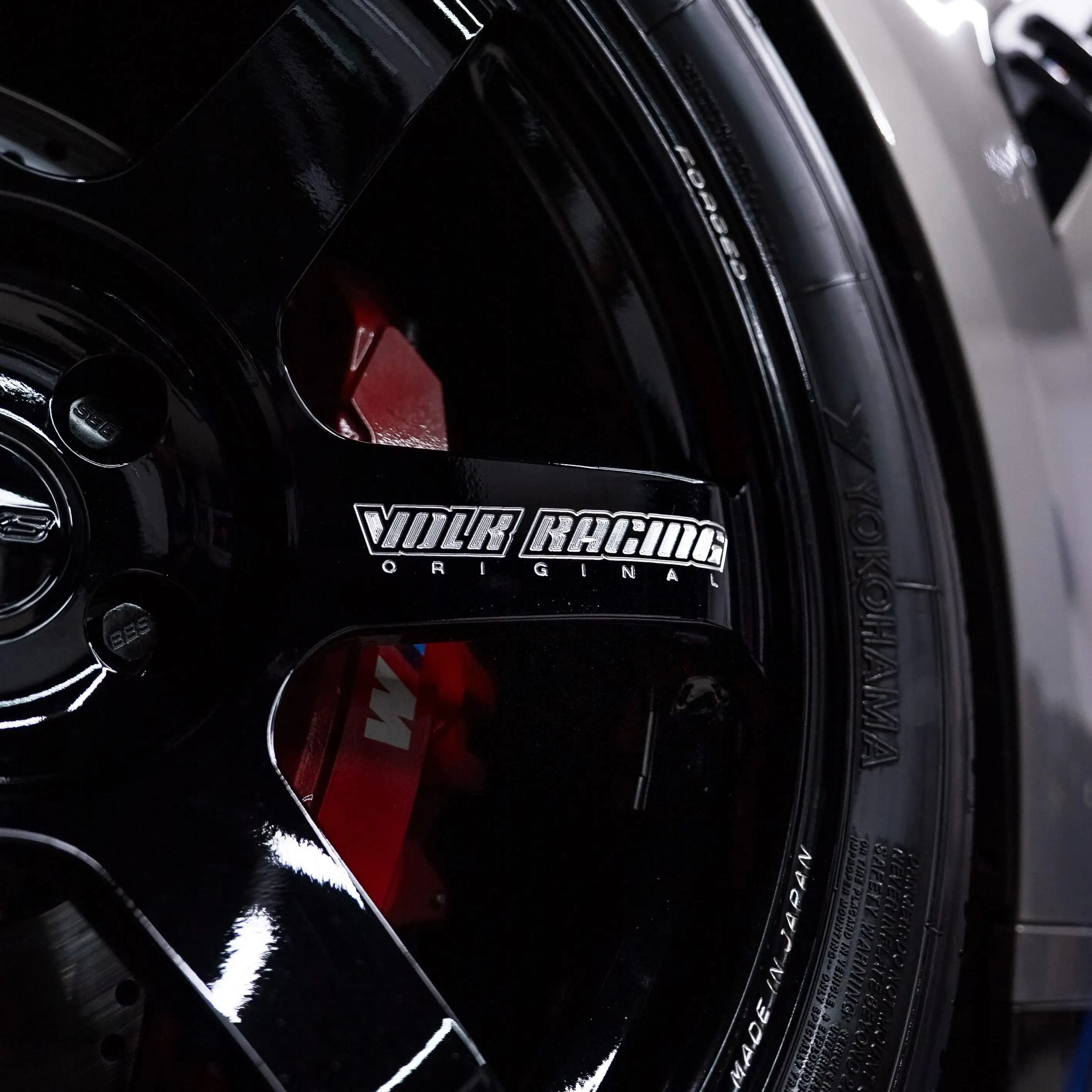 Close up of a gloss black RAYS Volk Racing TE37 wheel face on a G80 M3