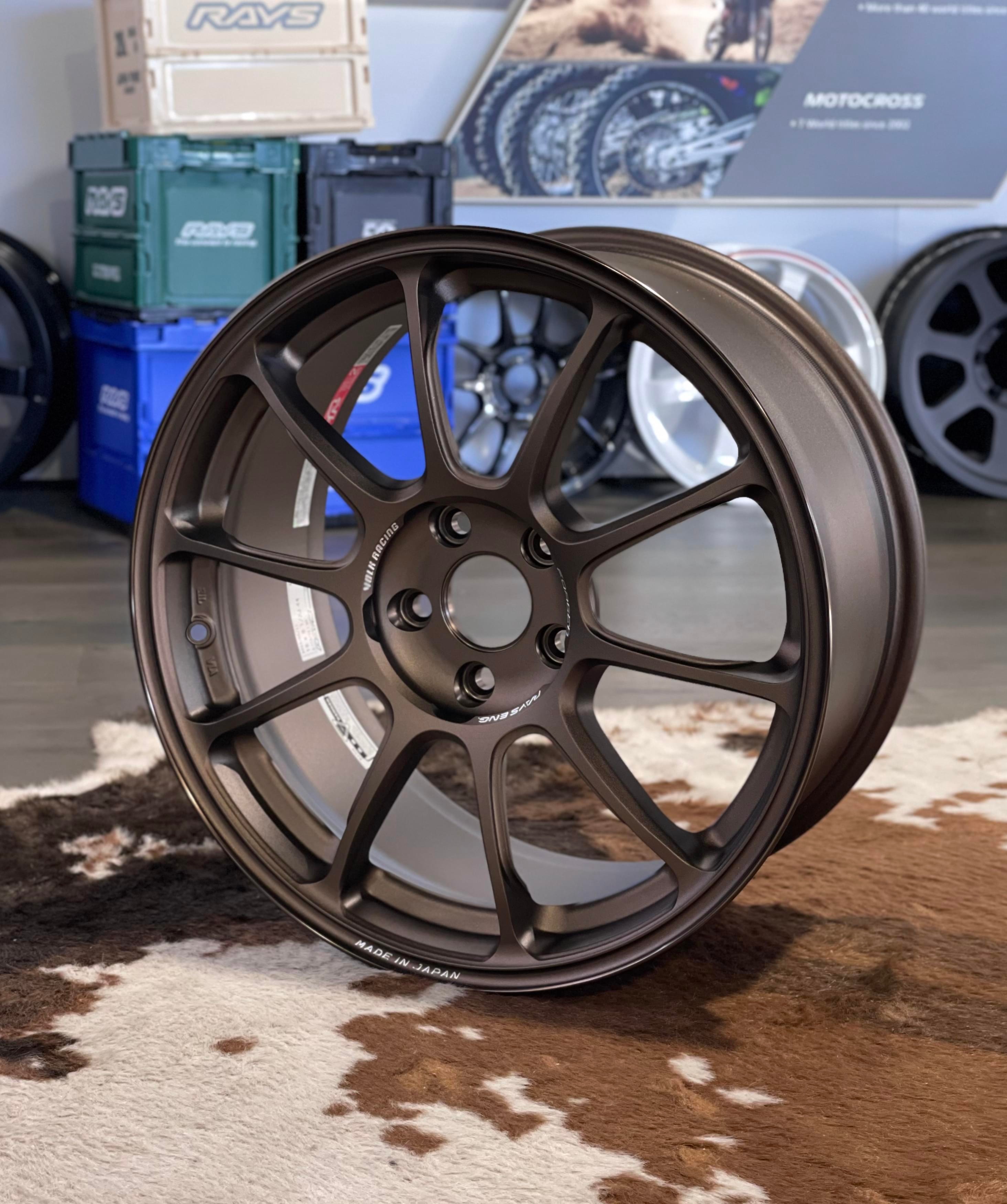 RAYS VOLKRACING ZE40 18インチ4本セット アウディTT RAYS Volk Racing ZE40 (Audi 8V, VW Golf Spec) 18