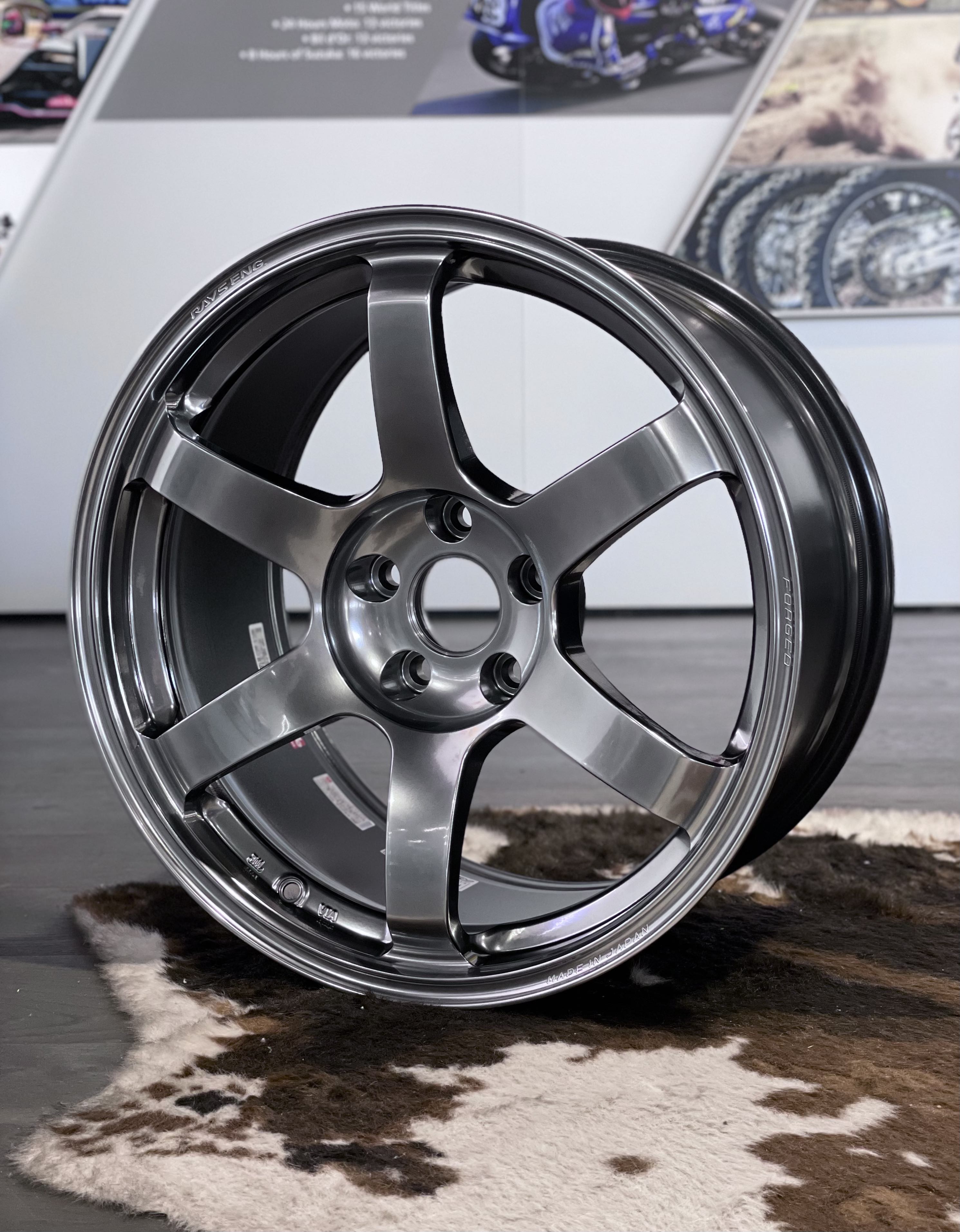 RAYS Volk Racing TE37SAGA SL 18 x9.5 +22, 5x114.3 - Shining Light